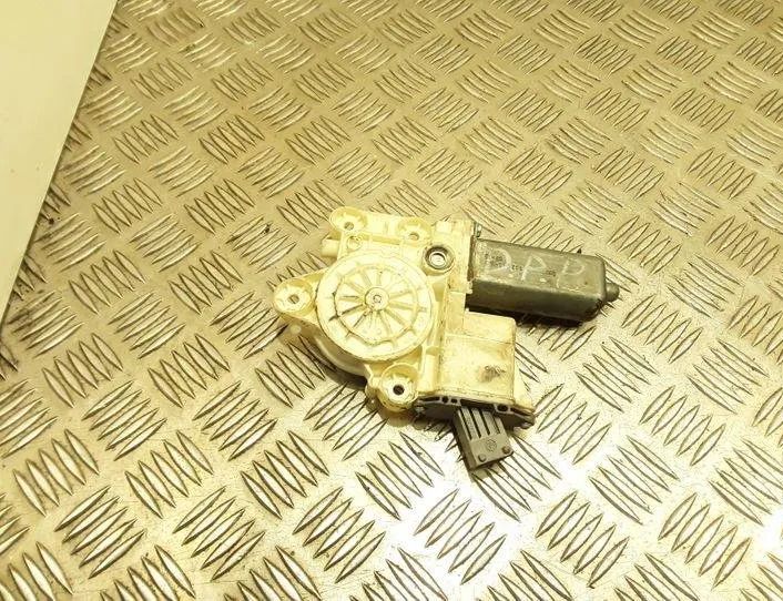 TOYOTA Avensis 2 generation (2002-2009) Priekšējo labo durvju logu pacelšanas motorīts 6982005050,1020710180313 20670460