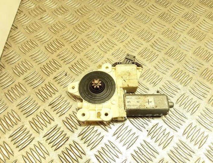 TOYOTA Avensis 2 generation (2002-2009) Priekšējo labo durvju logu pacelšanas motorīts 6982005050,1020710180313 20670460