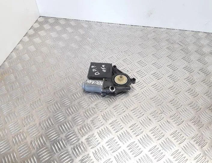 VOLKSWAGEN Touran 1 generation (2003-2015) Маторчик стеклоподъемника передней правой двери 1K0959792 20670572