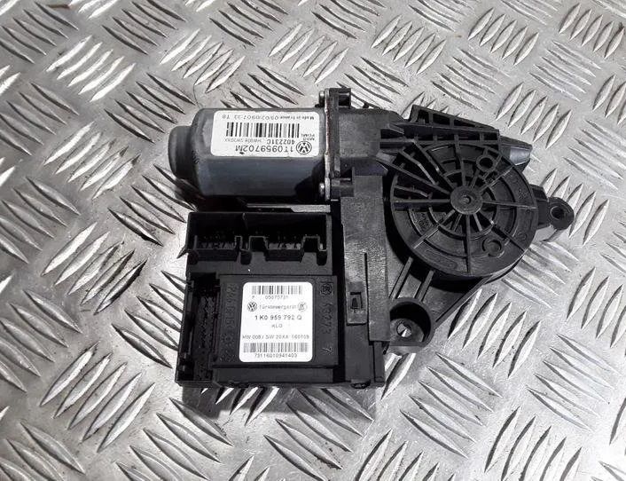 VOLKSWAGEN Touran 1 generation (2003-2015) Маторчик стеклоподъемника передней левой двери 1K0959792 20670609