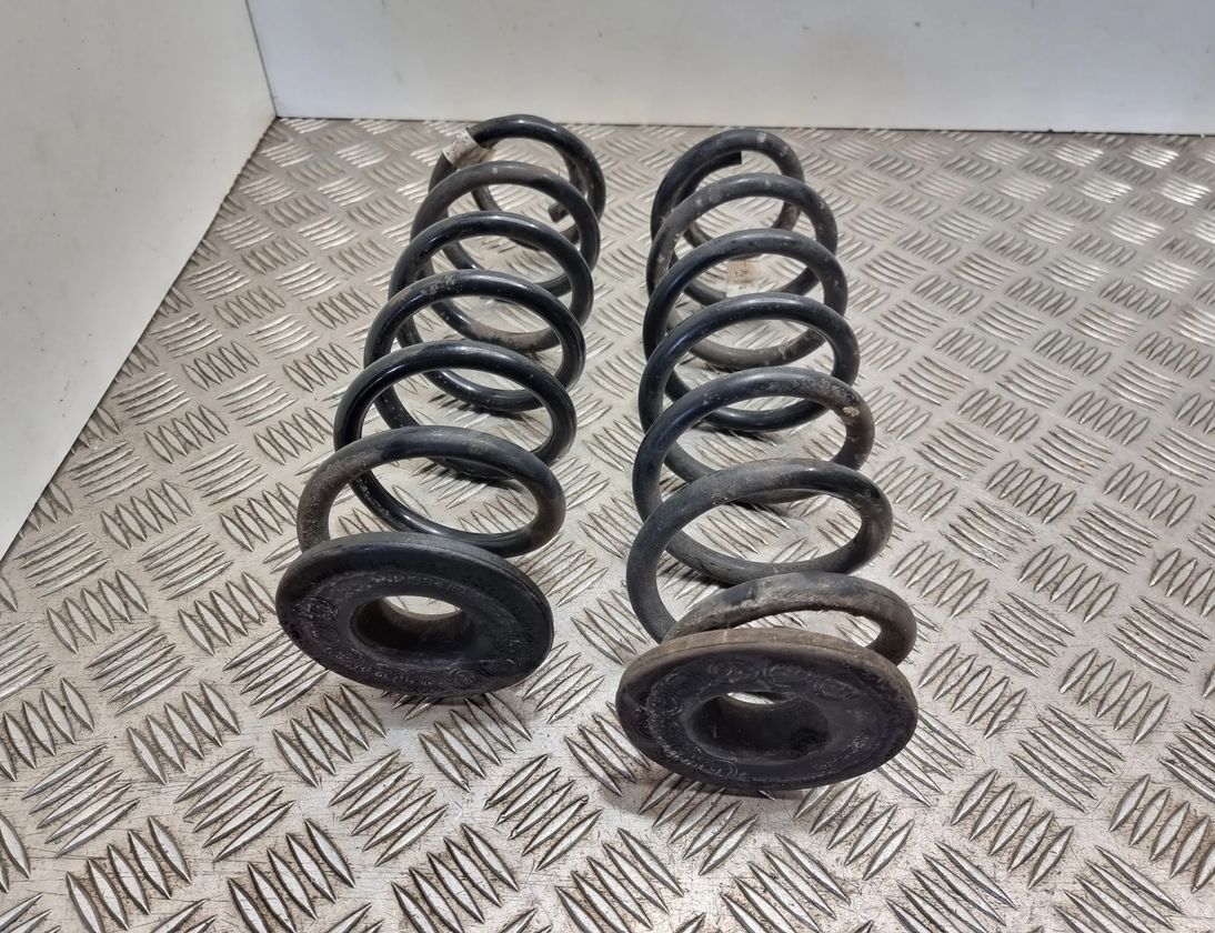 VOLKSWAGEN Touran 3 generation (2015-2023) Atsperu komplekts 3Q0511115AL 21580174