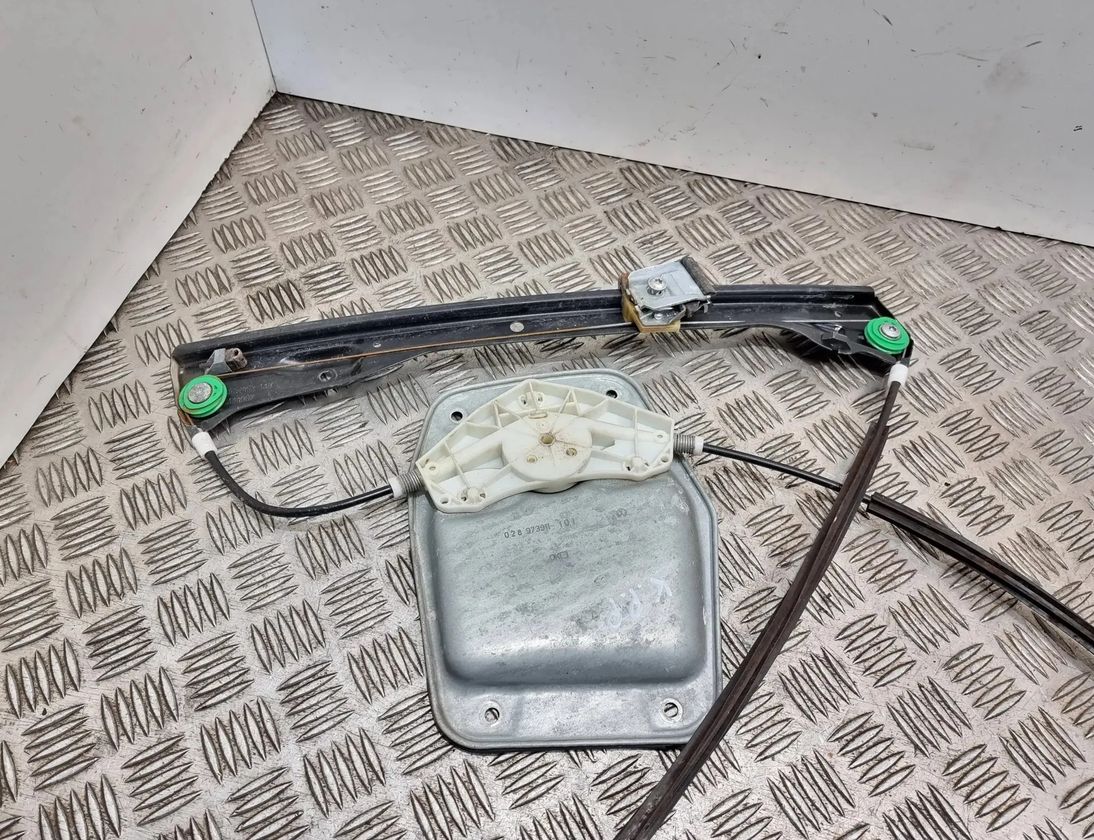 VOLKSWAGEN Golf 5 generation (2003-2009) Rear left door window lifter 1K5837461B 24824988