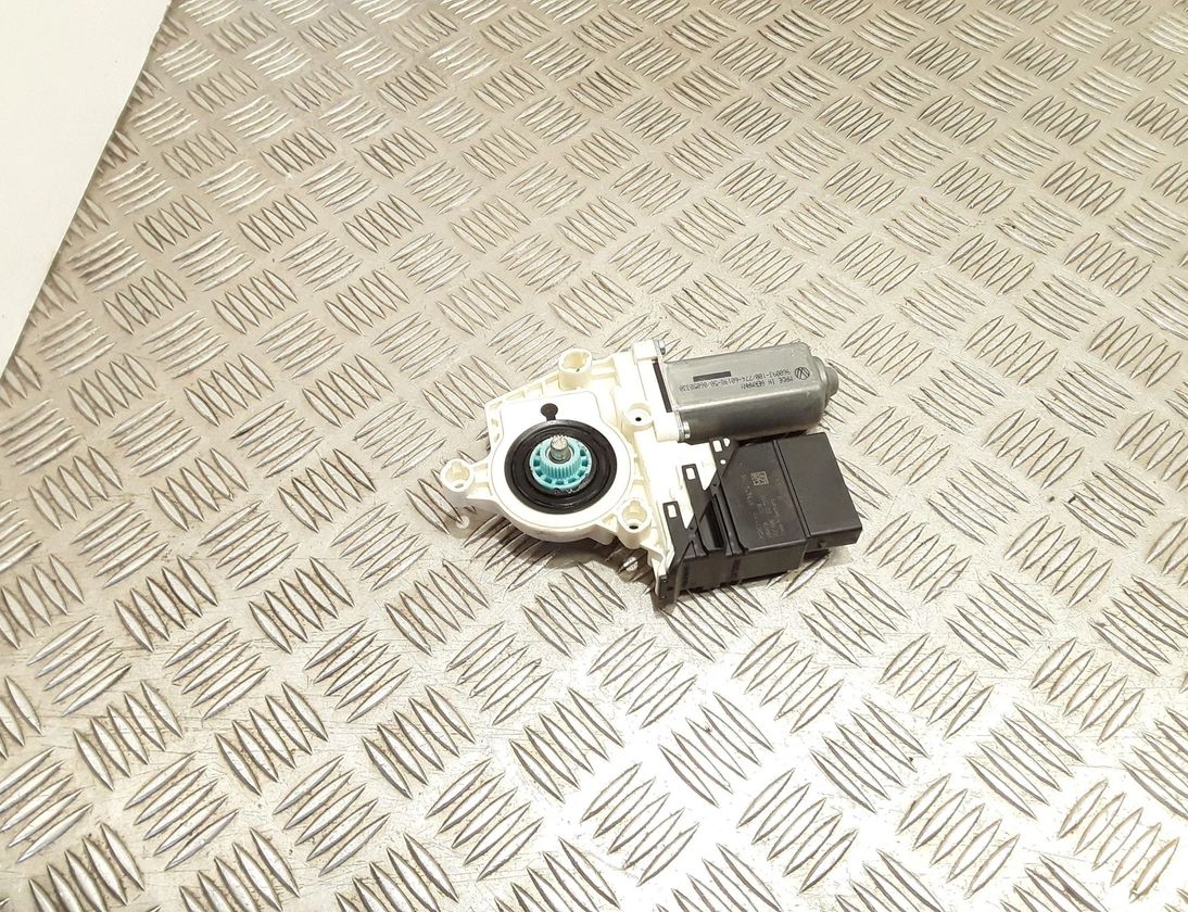 VOLKSWAGEN Golf 5 generation (2003-2009) Aizmugurējo kreiso durvju loga pacēlāja motorīts 1K0959703P 29401868