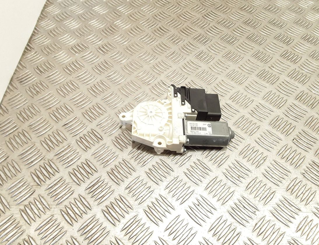 VOLKSWAGEN Golf 5 generation (2003-2009) Aizmugurējo kreiso durvju loga pacēlāja motorīts 1K0959703P 29401868