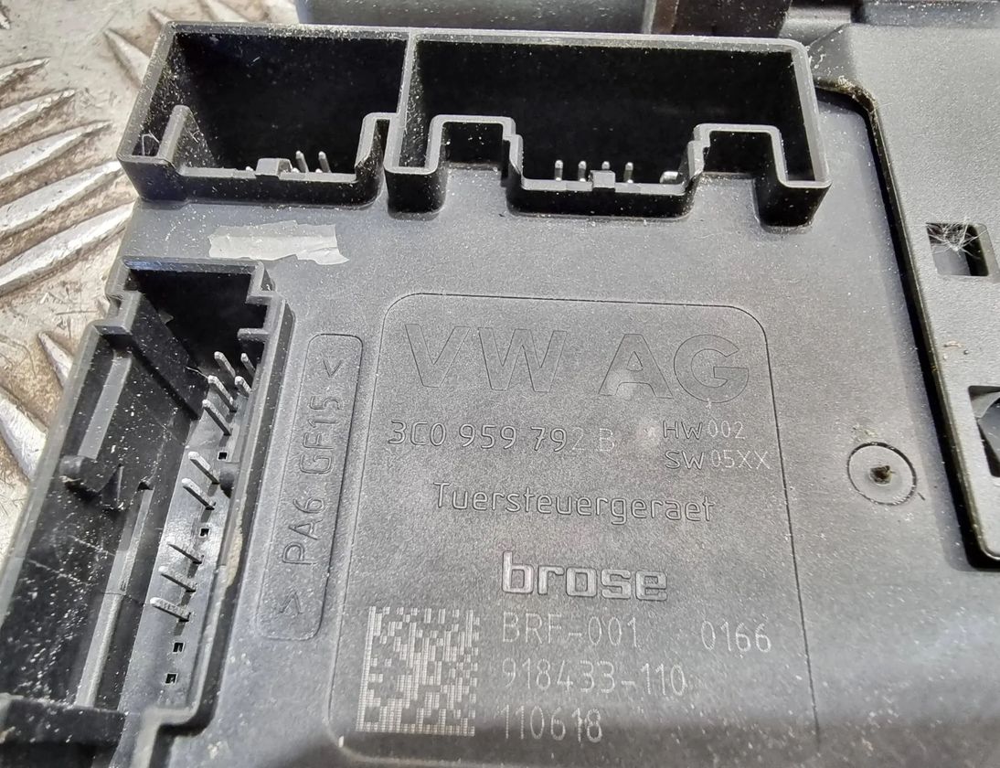 VOLKSWAGEN Passat B7 (2010-2015) Priekšējo labo durvju logu pacelšanas motorīts 918433110,3C0959792B 29476029