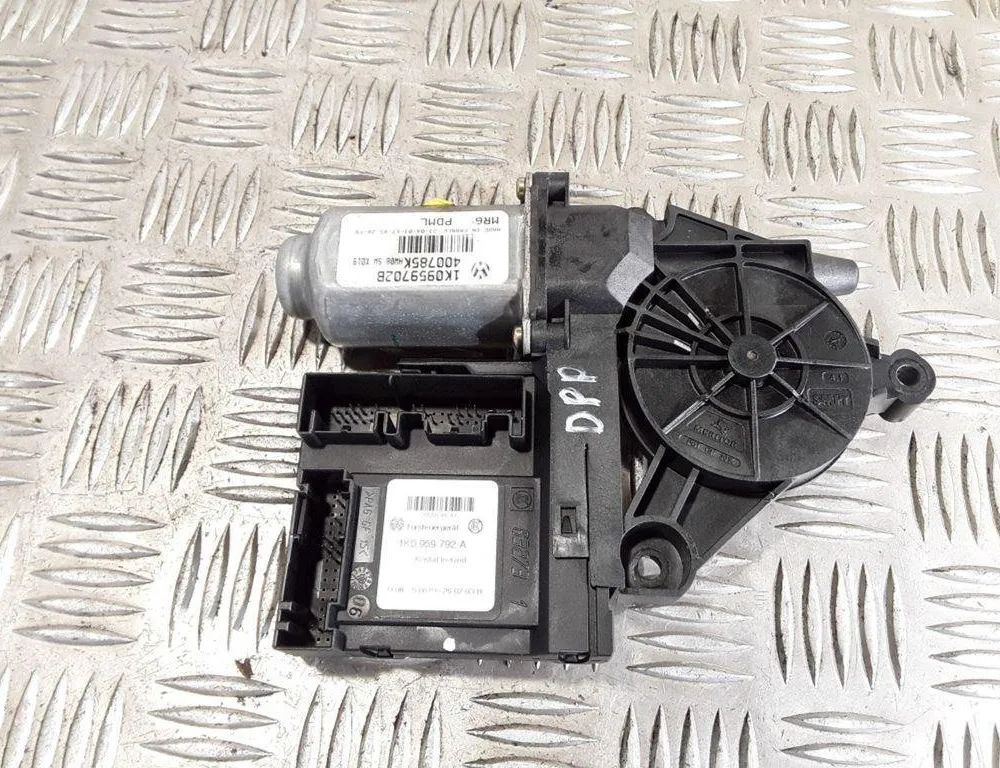 VOLKSWAGEN Touran 1 generation (2003-2015) Маторчик стеклоподъемника передней левой двери 1K0959792A 32049723