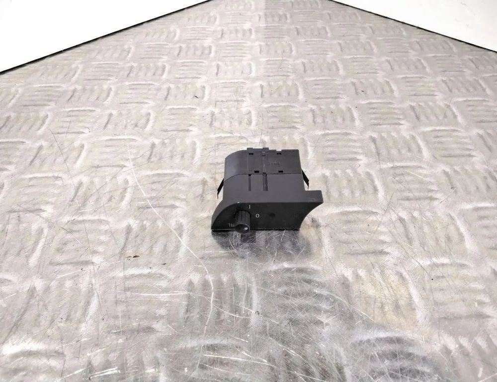 AUDI A4 B7/8E (2004-2008) Переключатель регулировки высоты фар 8E1919094 32055036