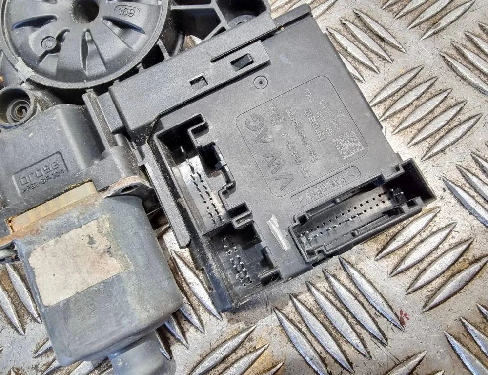 VOLKSWAGEN Passat B7 (2010-2015) Маторчик стеклоподъемника передней правой двери BRF0010166,3C0959792B,918433110 32748164