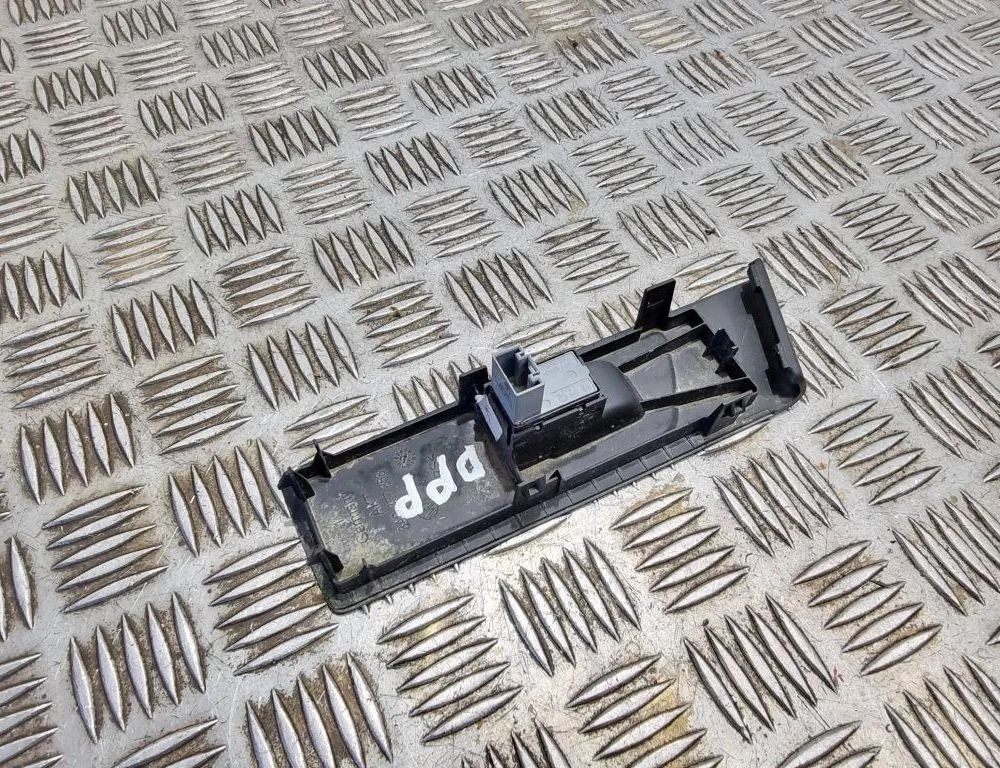 VOLKSWAGEN Passat B7 (2010-2015) Aizmugurējo labo durvju loga pacelšanas slēdzis 3ab857858,7l6959855b 32748496