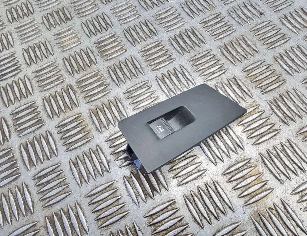 VOLKSWAGEN Passat B7 (2010-2015) Aizmugurējo labo durvju loga pacelšanas slēdzis 7l6959855b 32748782