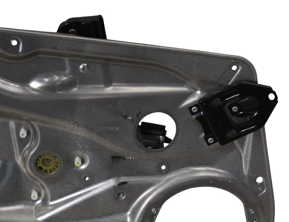 MERCEDES-BENZ C-Class W204/S204/C204 (2004-2015) Priekšējo kreiso durvju logu pacēlājs A2048204102 30757558