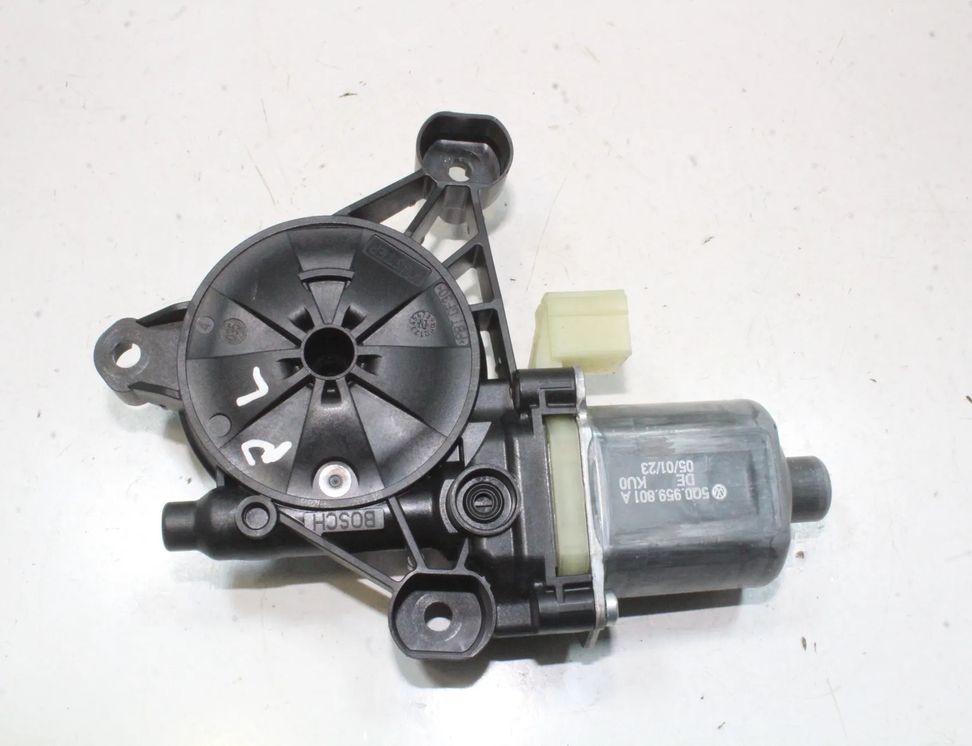 VOLKSWAGEN Golf 8 generation (2019-2023) Priekšējo kreiso durvju logu pacēlāja motorīts 5Q0959801A 31943573