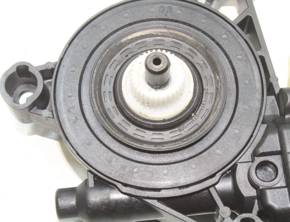 VOLKSWAGEN Golf 8 generation (2019-2023) Маторчик стеклоподъемника передней правой двери 5Q0959802A 31945416