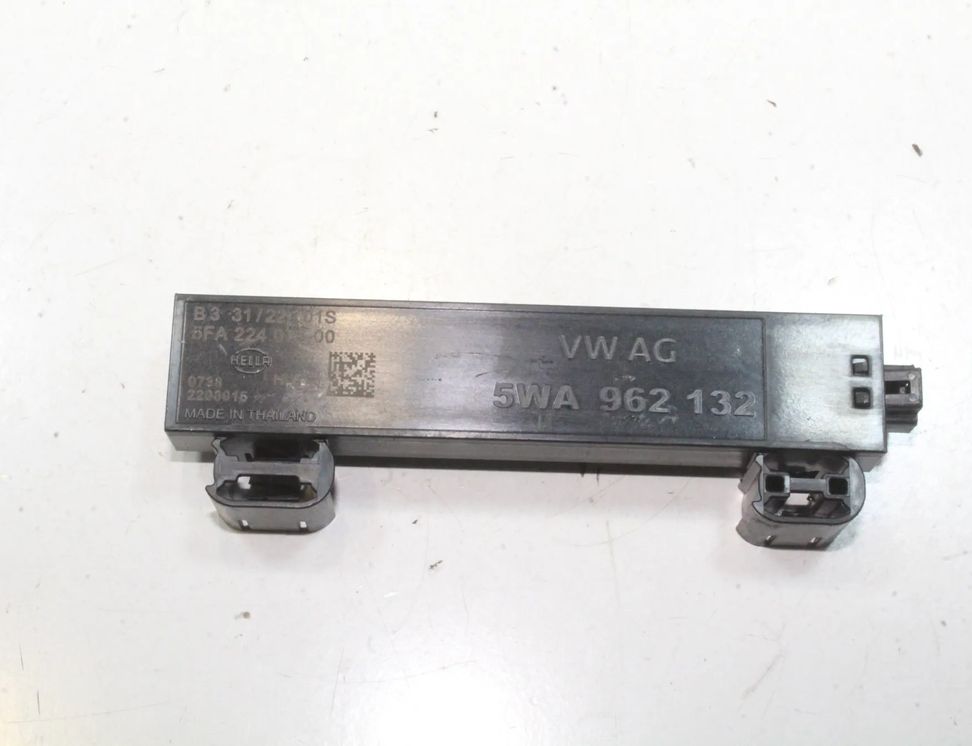 VOLKSWAGEN Golf 8 generation (2019-2023) Антенна бесключевого доступа 5WA962132 31945868