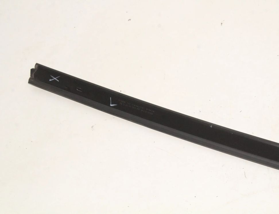 TESLA Model Y 1 generation (2020-2024) Right Side Roof Strip Trim 1495731-00-C 33088269