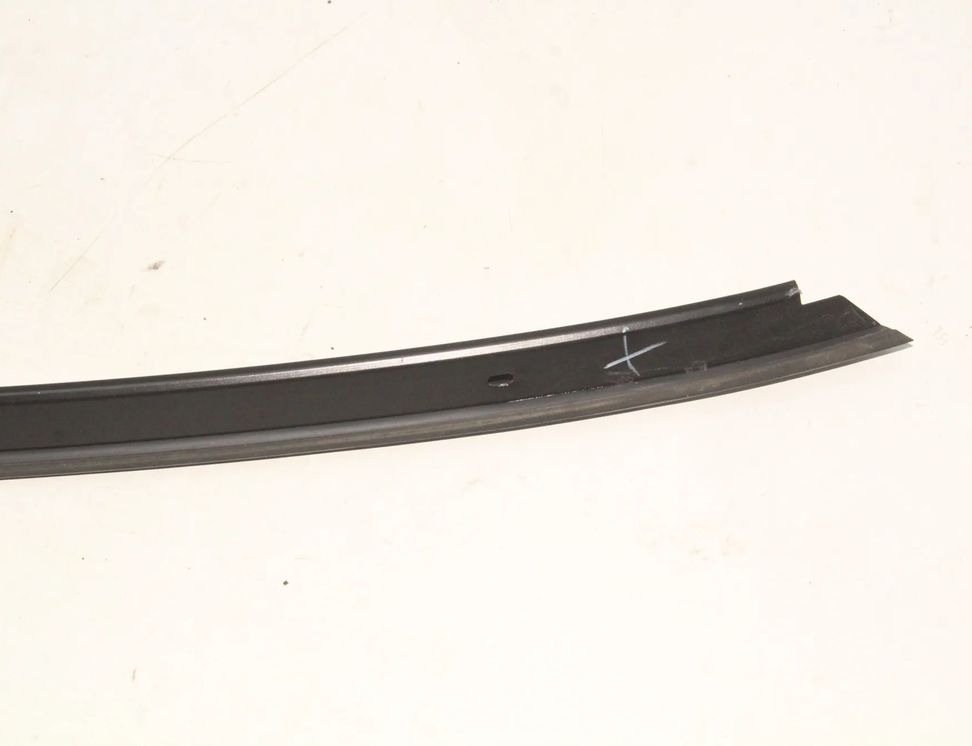 TESLA Model Y 1 generation (2020-2024) Right Side Roof Strip Trim 1495731-00-C 33088269
