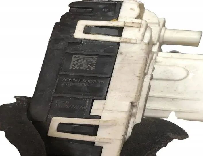 MERCEDES-BENZ C-Class W204/S204/C204 (2004-2015) Замок передней левой двери A0997300235 27217332