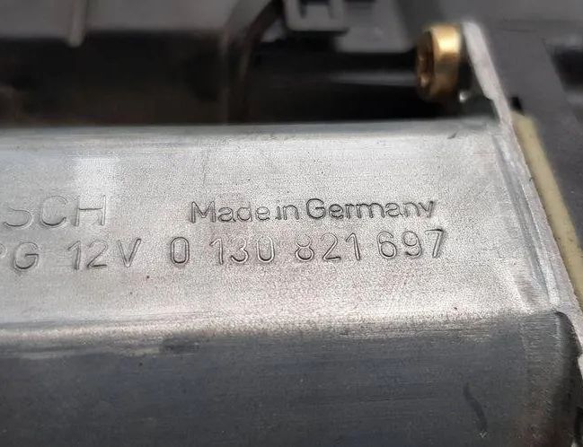 VOLKSWAGEN Passat B7 (2010-2015) Моторчик стеклоподъемника задней левой двери 0130821697,3B9839751AF 32279474