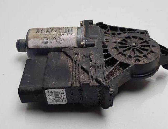 VOLKSWAGEN Passat B7 (2010-2015) Моторчик стеклоподъемника задней левой двери 0130821697,3B9839751AF 32279474