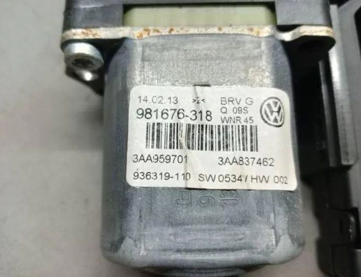 VOLKSWAGEN Passat B7 (2010-2015) Маторчик стеклоподъемника передней левой двери 3AA959701 27945901