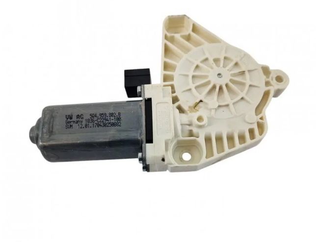 VOLKSWAGEN Passat B8 (2014-2023) Маторчик стеклоподъемника передней правой двери 5Q4959802B,C22943104 30253184