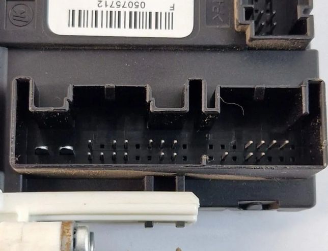 VOLKSWAGEN Tiguan 1 generation (2007-2017) Priekšējo kreiso durvju logu pacēlāja motorīts 0130822467,5N0959701D,5K0959793 32093634