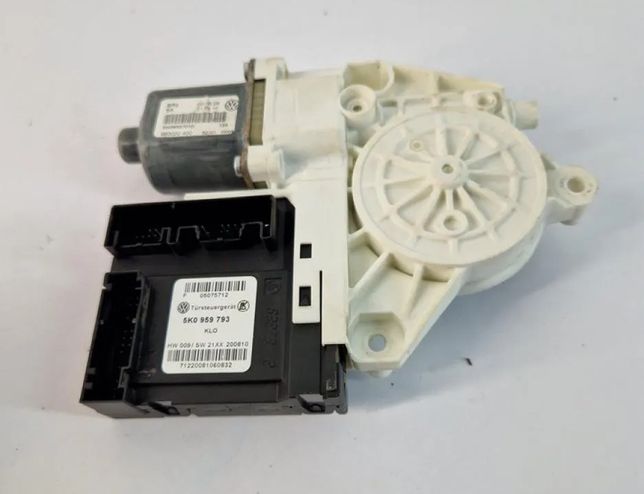 VOLKSWAGEN Tiguan 1 generation (2007-2017) Priekšējo kreiso durvju logu pacēlāja motorīts 0130822467,5N0959701D,5K0959793 32093634