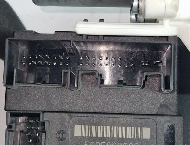 VOLKSWAGEN Golf 5 generation (2003-2009) Priekšējo labo durvju logu pacelšanas motorīts 0130822229,1K5837402AH,1K0959792L 32632108