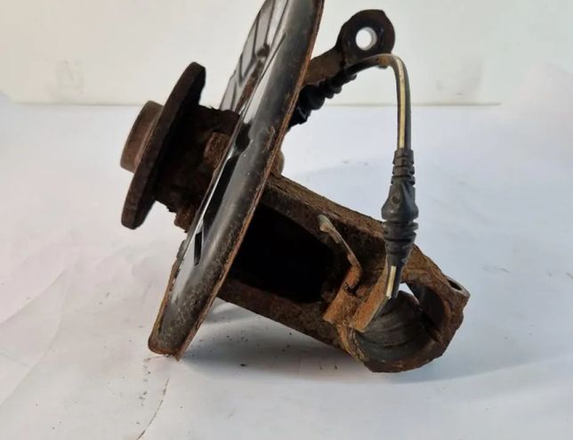 VOLKSWAGEN Jetta 6 generation (2010-2018) Priekšējā labā riteņa rumbas vārpsta/stupica 32798269