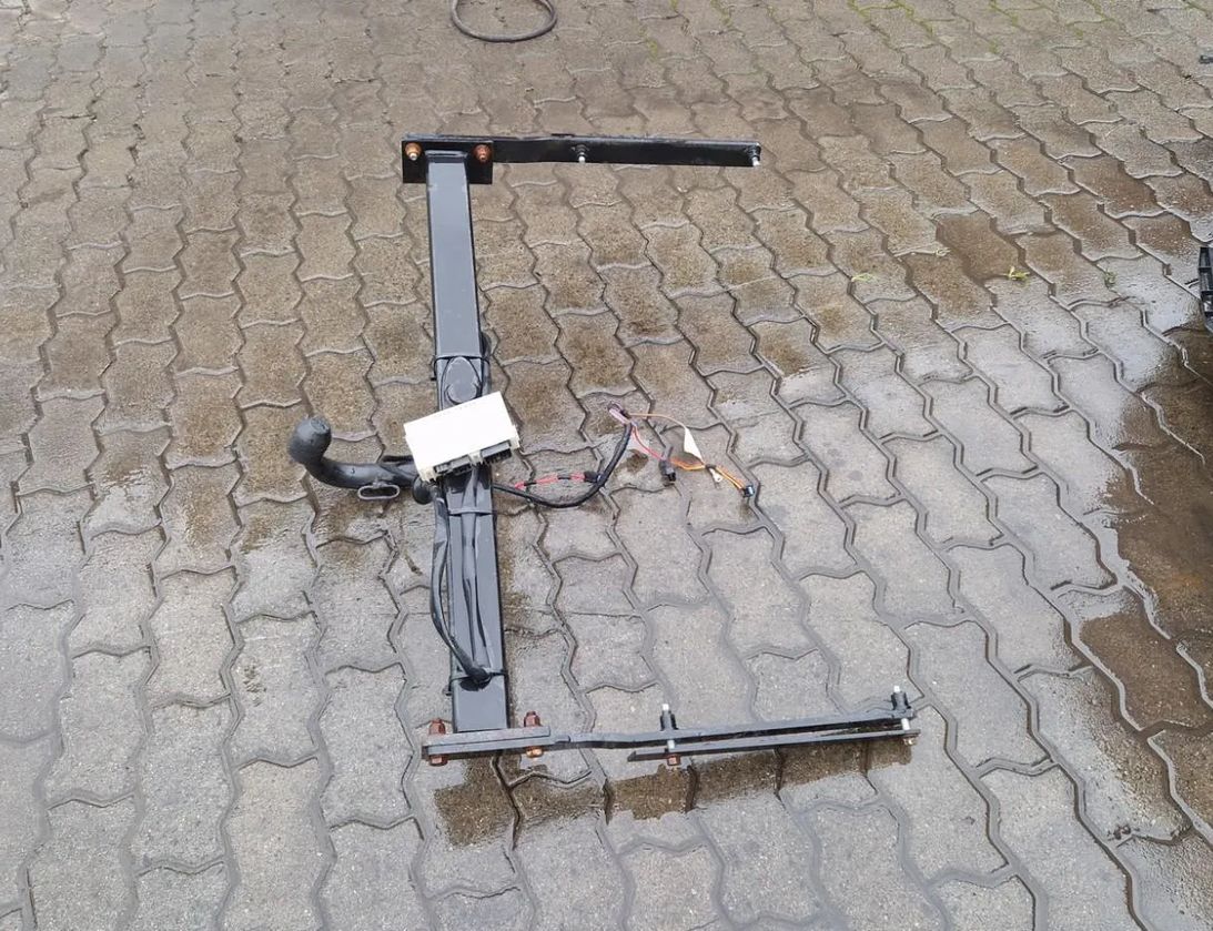 FORD Kuga 2 generation (2013-2020) Noņemams āķis AMCV4J19D520BB 33082446