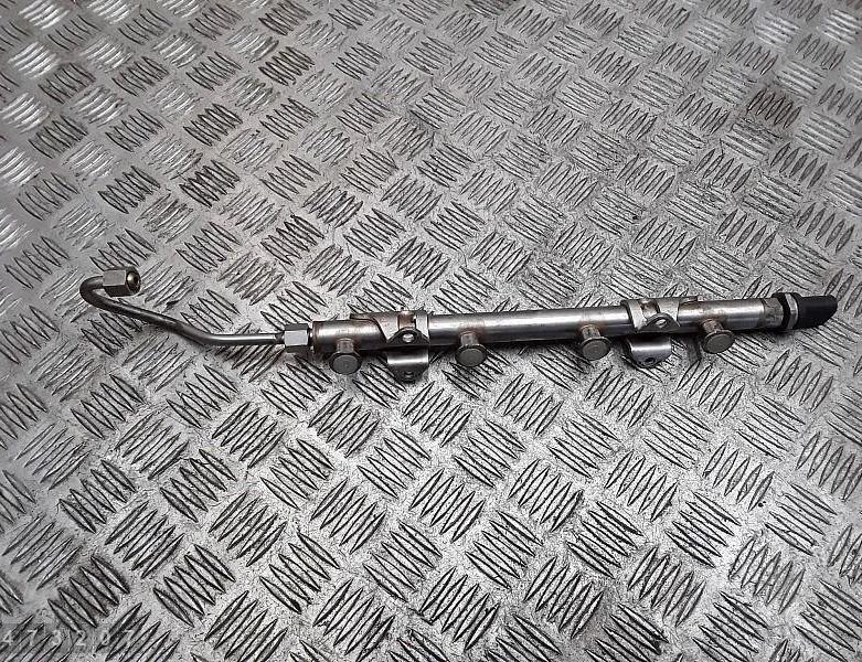 SKODA Yeti 1 generation (2009-2018) Kreisās puses degvielas rampa 04e133320d 28615289