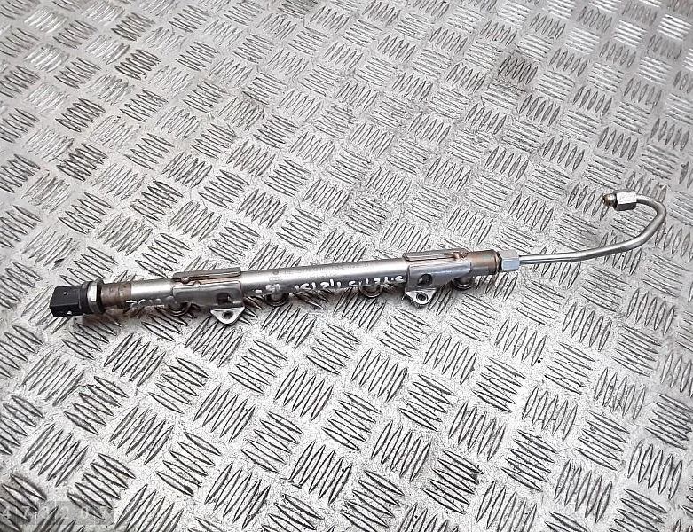 SKODA Yeti 1 generation (2009-2018) Kreisās puses degvielas rampa 04e133320d 28615289