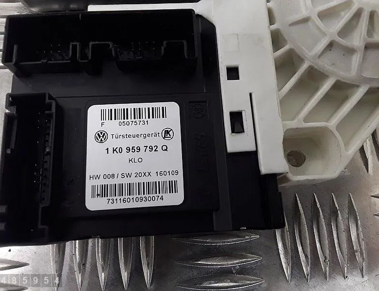 VOLKSWAGEN Golf 6 generation (2008-2015) Aizmugurējo kreiso durvju logu pacēlājs 1K0959792Q 29309687