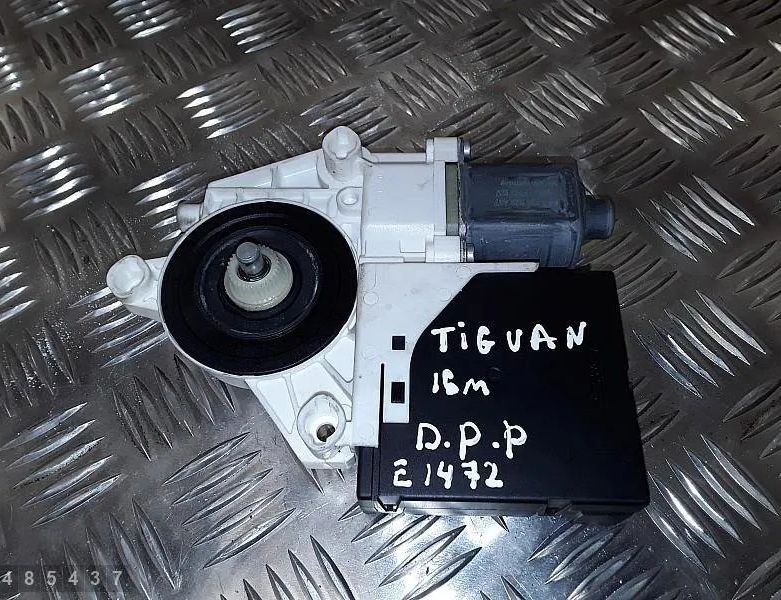 VOLKSWAGEN Tiguan 2 generation (2016-2024) Aizmugurējo kreiso durvju logu pacēlājs 5N0959701F 29310075