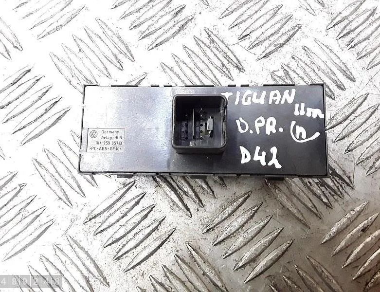 VOLKSWAGEN Tiguan 1 generation (2007-2017) Aizmugurējo labo durvju loga pacelšanas slēdzis 1k4959857b 30630303