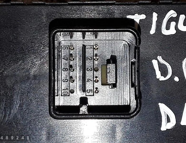 VOLKSWAGEN Tiguan 1 generation (2007-2017) Aizmugurējo labo durvju loga pacelšanas slēdzis 1k4959857b 30630303