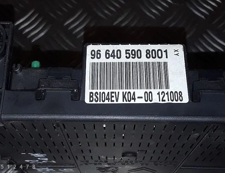 CITROËN C5 2 generation (2008-2017) Fuse box 966405908001 33075403