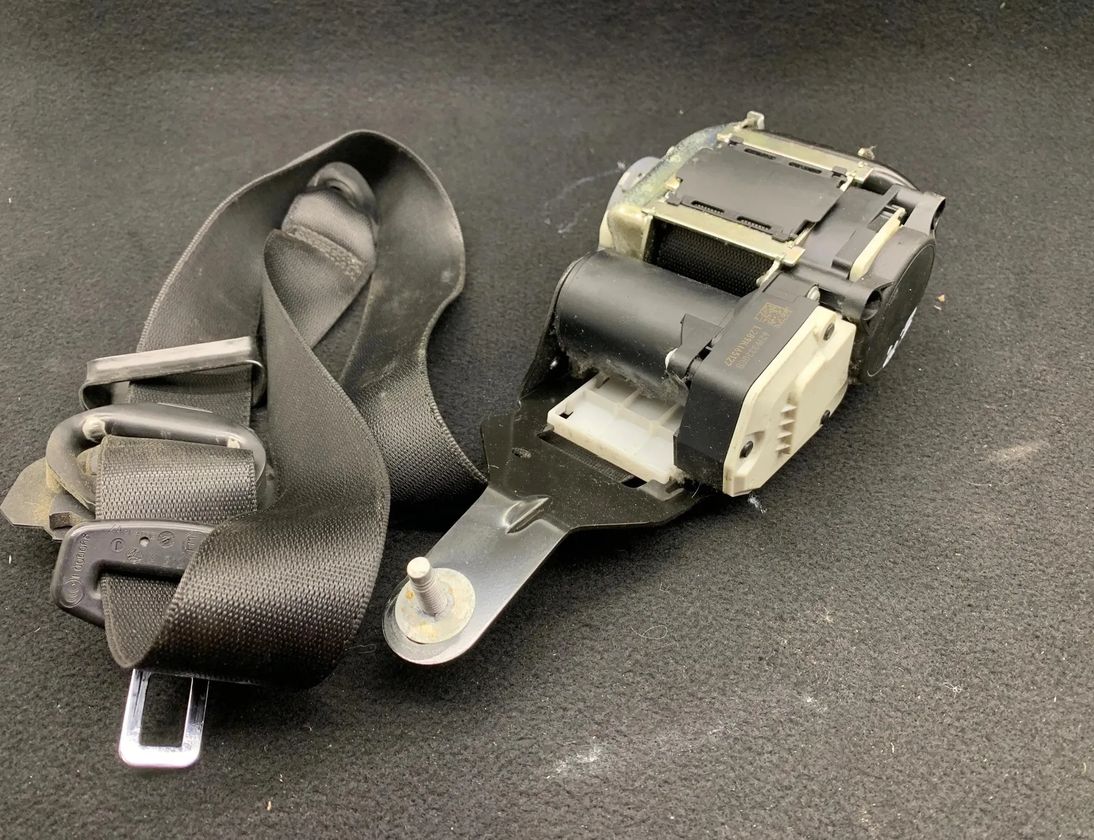 MERCEDES-BENZ E-Class W212/S212/C207/A207 (2009-2016) Front Left Seatbelt 621933200B 28568527