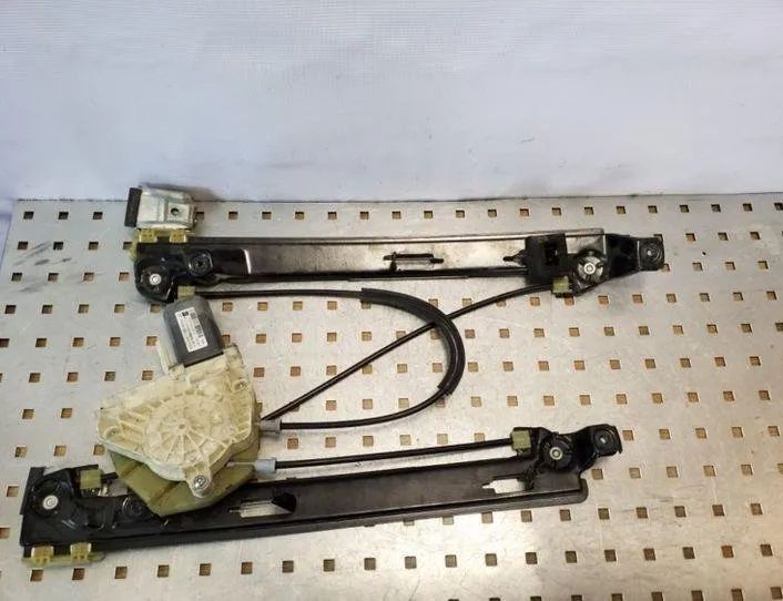 SEAT Leon 2 generation (2005-2012) Priekšējo kreiso durvju logu pacēlājs 1T0959702L,0536011402 25118186