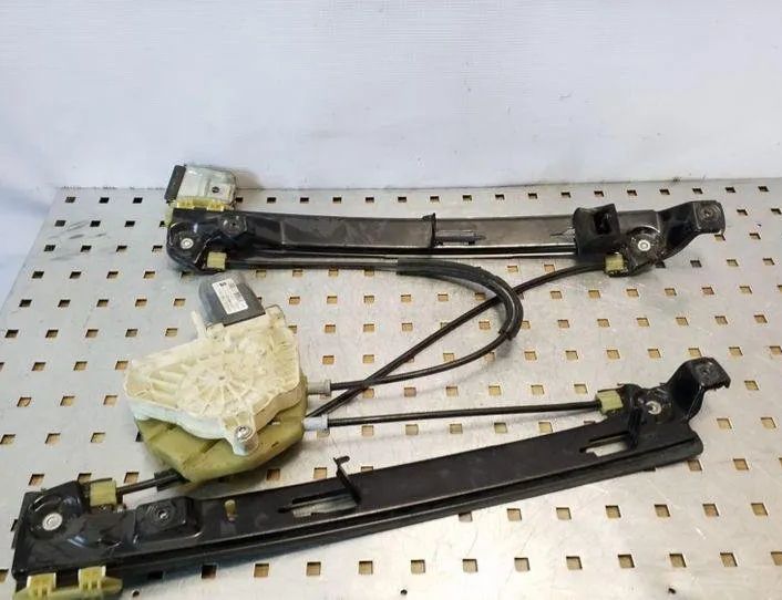 SEAT Leon 2 generation (2005-2012) Priekšējo kreiso durvju logu pacēlājs 1T0959702L,0536011402 25118186