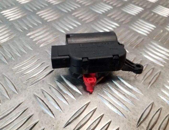 AUDI A4 B7/8E (2004-2008) Клапаны управления внутренним подогревом 0132801306,8E2820511A 25126963