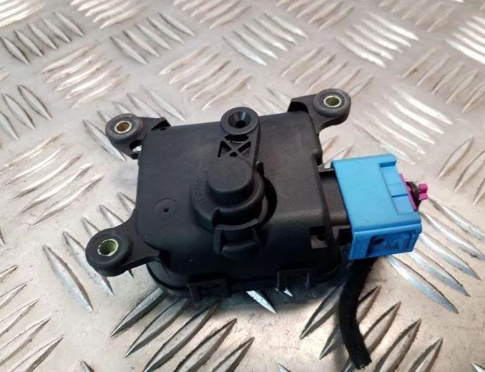 AUDI A6 C5/4B (1997-2004) Interior Heater Flap Motor Actuator 0132801171,4B1820511M 25131748