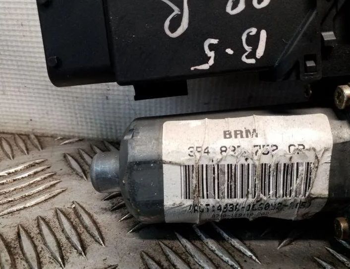 VOLKSWAGEN Passat Variant 1 generation (2010-2024) Маторчик стеклоподъемника передней правой двери 3B4837752 25152475