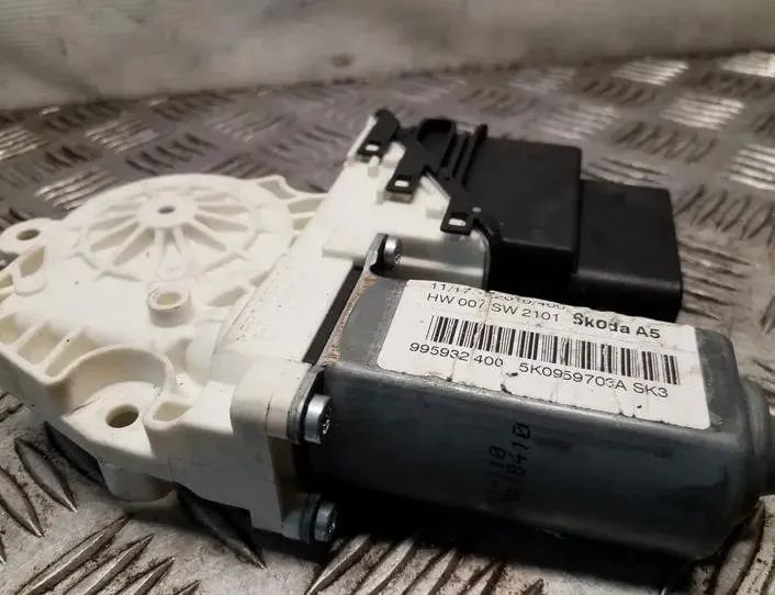SKODA Octavia 2 generation (2004-2013) Rear Left Door Window Control Motor 5K0959703A,5K0959795 25152968