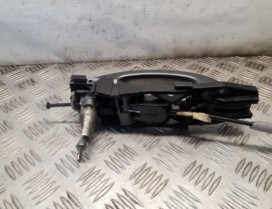 VOLKSWAGEN Sharan 2 generation (2010-2024) Priekšējo labo durvju ārējais rokturis 5L0837885B 25582754