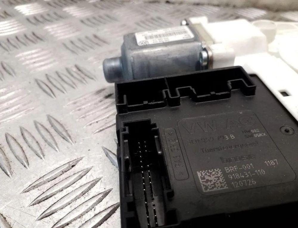 VOLKSWAGEN Tiguan 1 generation (2007-2017) Маторчик стеклоподъемника передней левой двери 5N0959701F 32148809