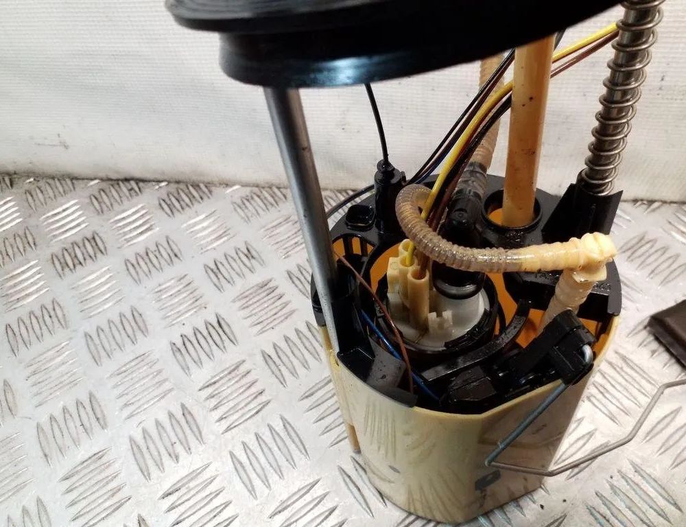 AUDI Q5 8R (2008-2017) Degvielas sūknis degvielas tvertnē 8R0919050D 32149407