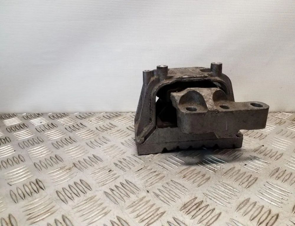 VOLKSWAGEN Passat B7 (2010-2015) Priekšējais motora stiprinājums 1K0199262CR 32151990