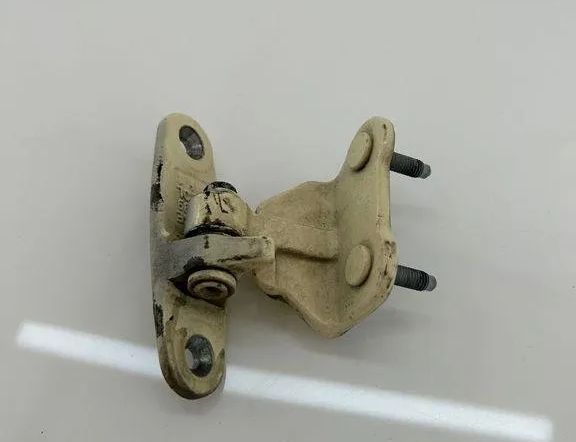 MERCEDES-BENZ E-Class W211/S211 (2002-2009) Priekšējo kreiso durvju eņģes A047058 31520236