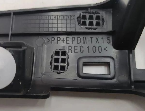 BMW i4 1 generation (2021-2024) Кронштейн боковой юбки REC100 31528427